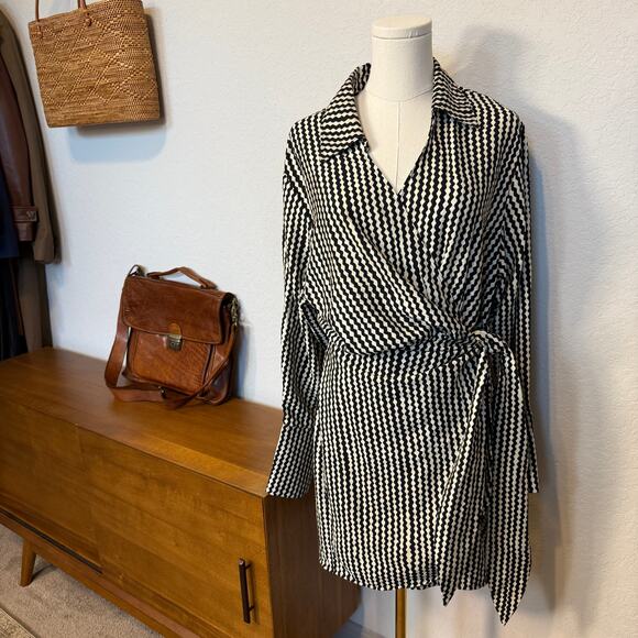 Women's H&M Black and Cream Geometric Print Wrap Tie Waist Dress Size Medium - Picture 8 of 9